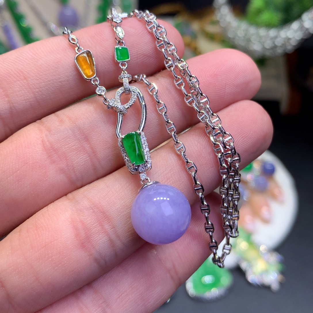 翡翠18K金镶嵌颈饰