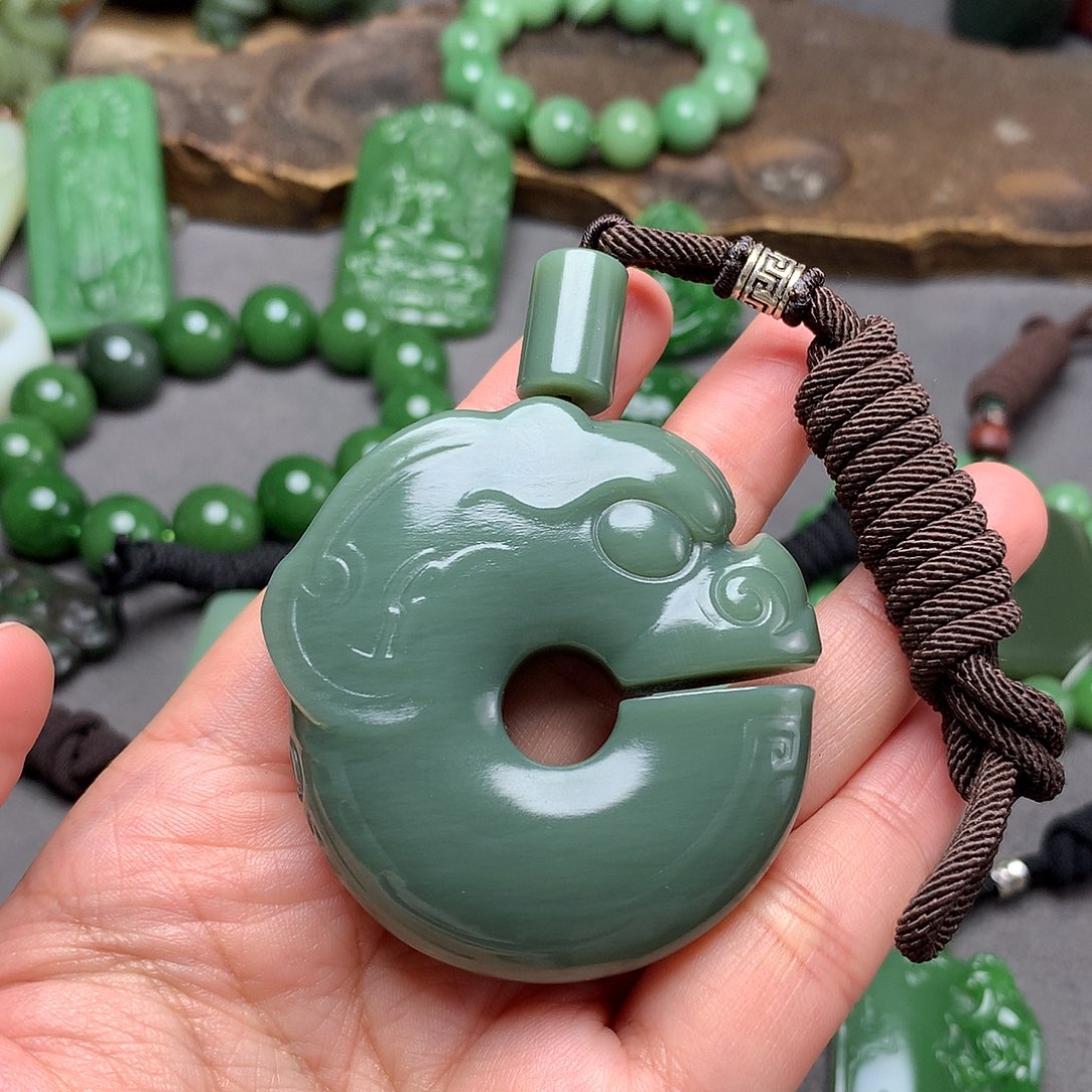 和田玉颈饰未镶嵌