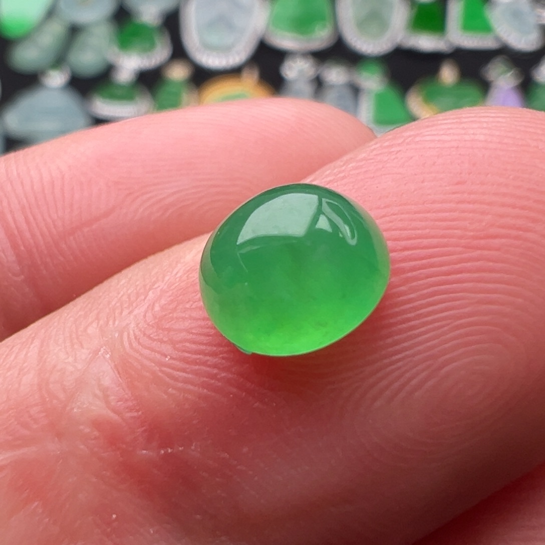 翡翠颈饰未镶嵌蛋面7.2