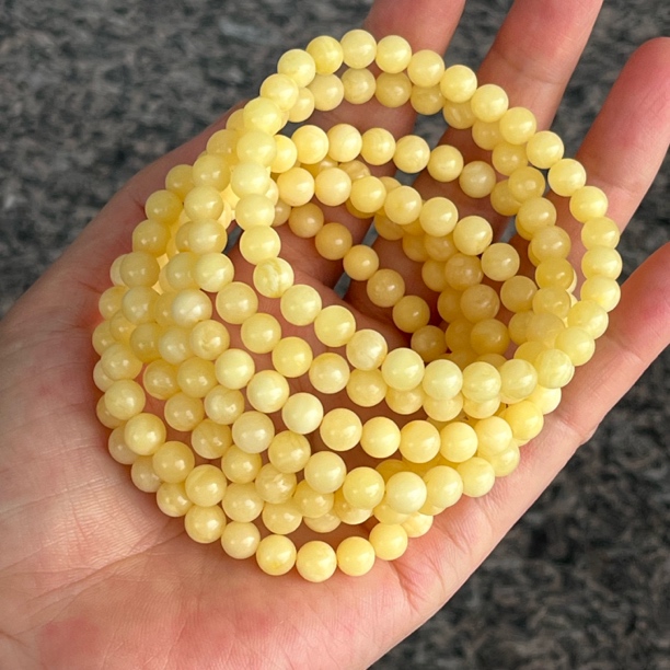 天然蜜蜡圆手串直径6mm+自然光拍摄多样性发其一