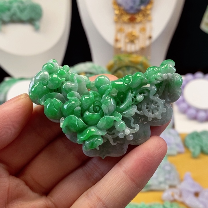 翡翠颈饰未镶嵌翡翠吊坠