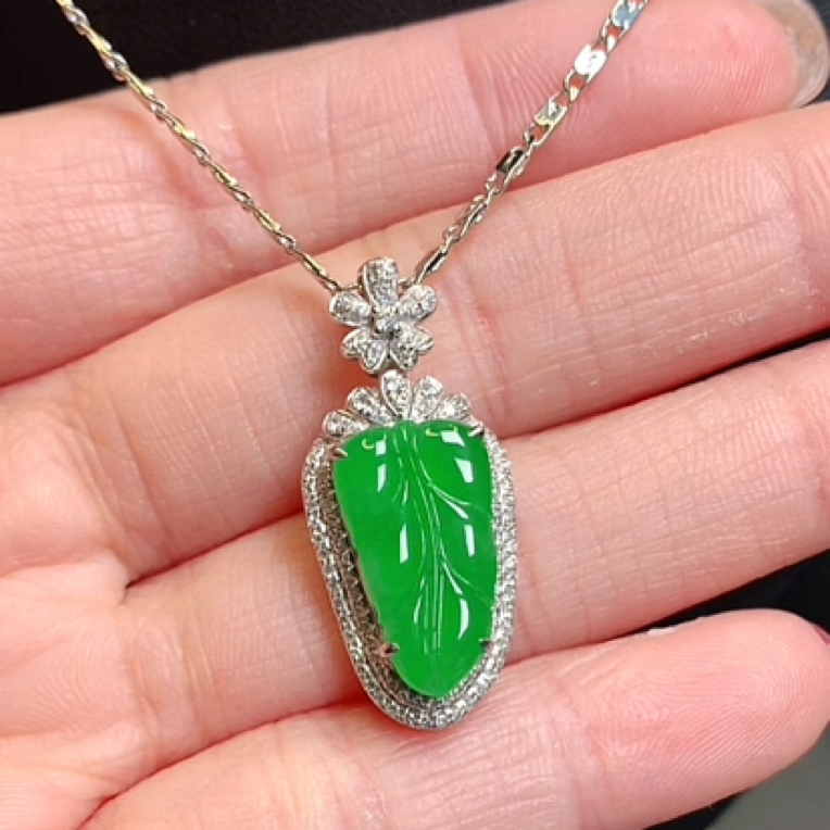 天然翡翠吊坠18k金镶嵌