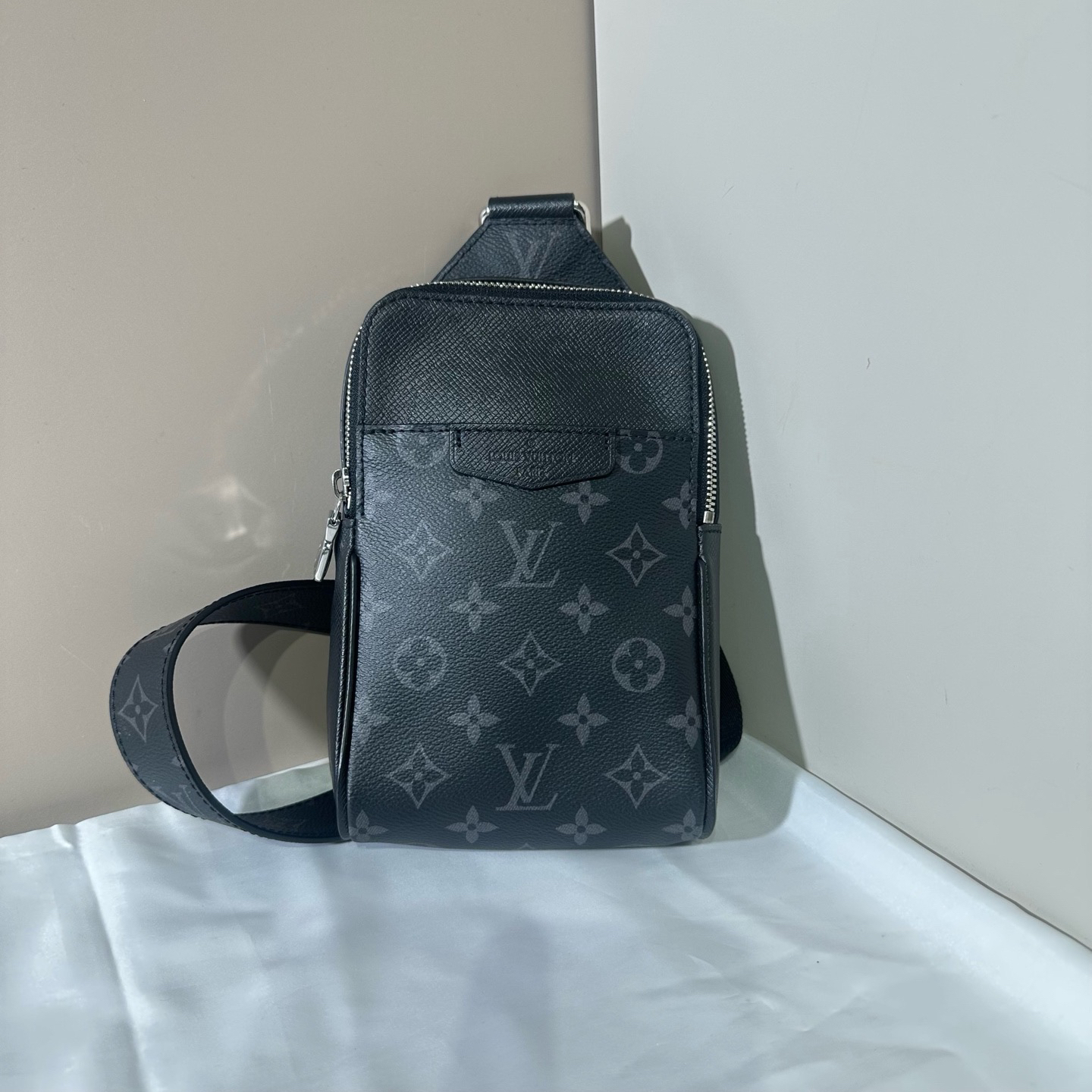 95新 LouisVuitton/路易威登 芯片款Outdoor黑老花胸包单肩包