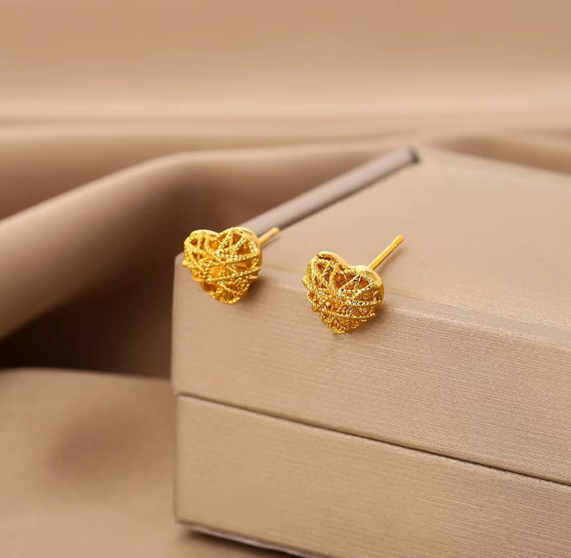 合金耳饰 车花片爱心铜耳钉（水贝严选）