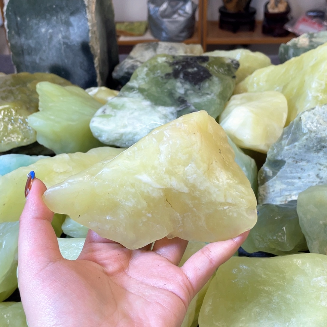 蛇纹石玉未镶嵌中国四大名玉简易