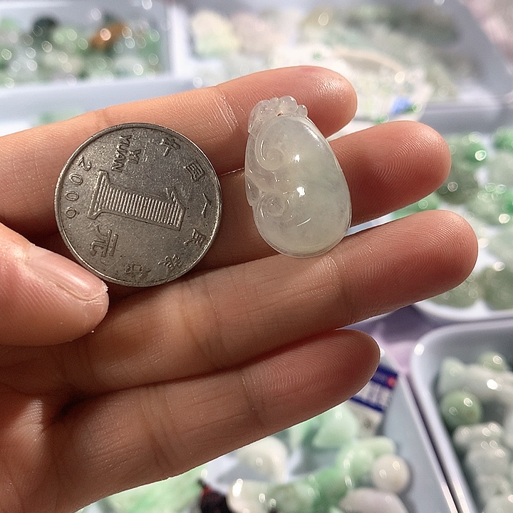 翡翠未镶嵌项圈吊坠