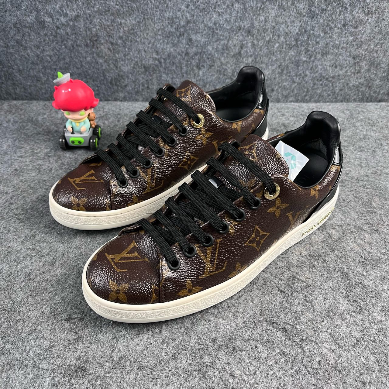 95新 LouisVuitton/路易威登 满印老花休闲鞋 35码 YLP1450