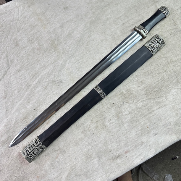 1026 LG 龙泉昊天宝剑楚剑黑檀木亩白铜花纹钢未开刃