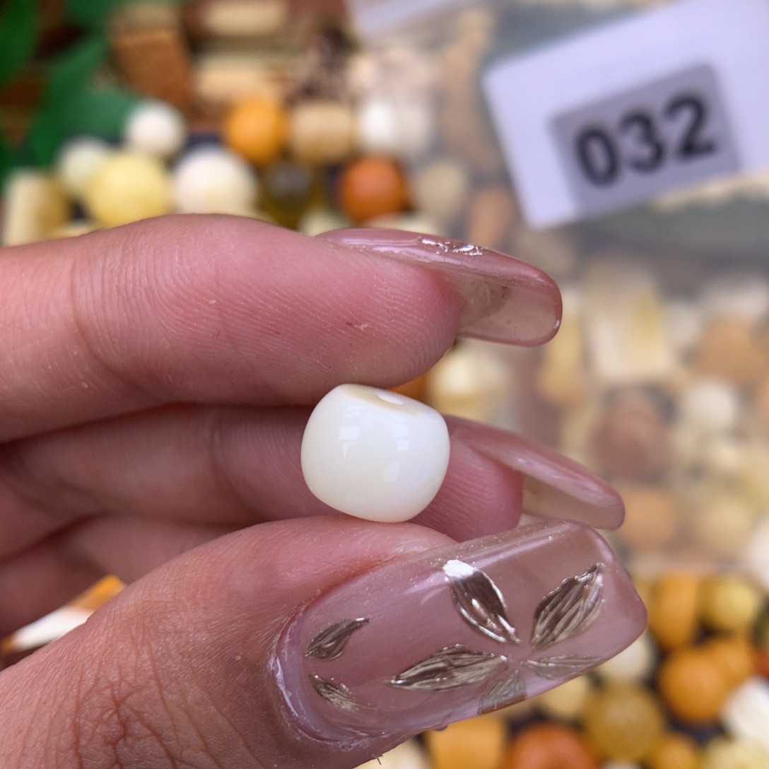 琥珀珠宝奇石未镶嵌9.7