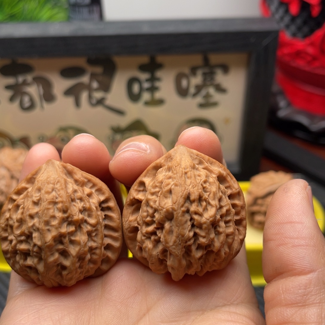 文玩核桃吊坠38山地金牛