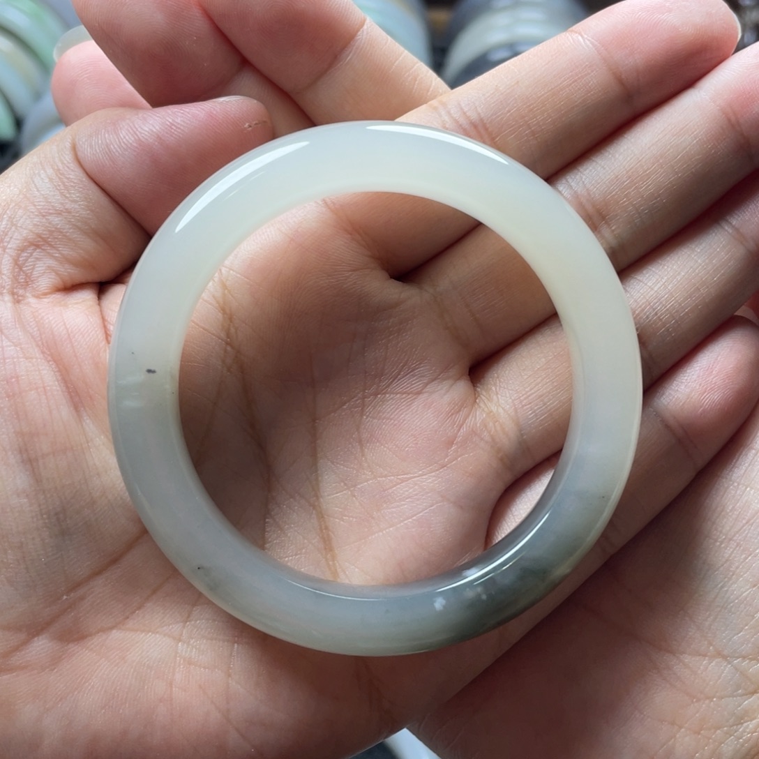 落***豆未镶嵌手镯和田玉