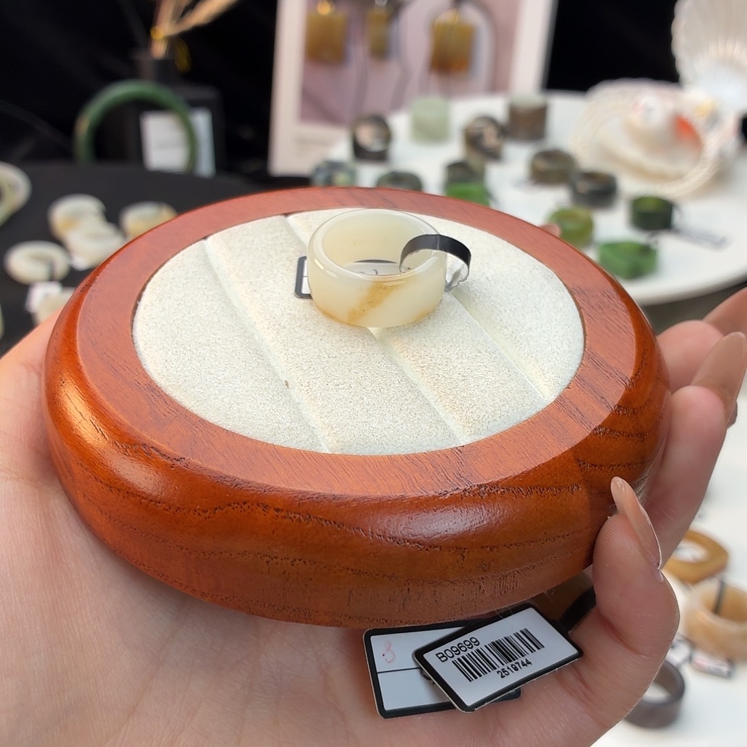 和田玉未镶嵌戒指白色圆切17.1j81