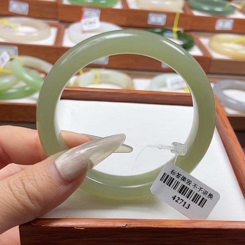 【闪购商品】和田玉手镯未镶嵌55