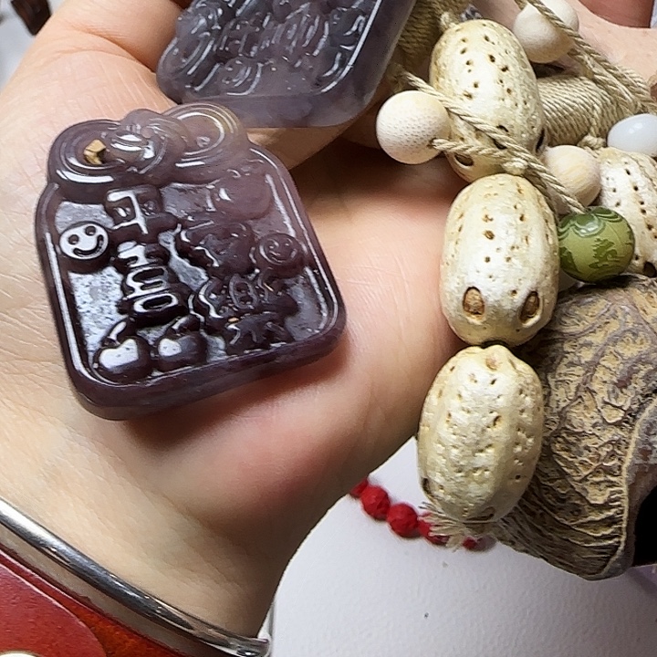 智***）石英质玉未镶嵌颈饰