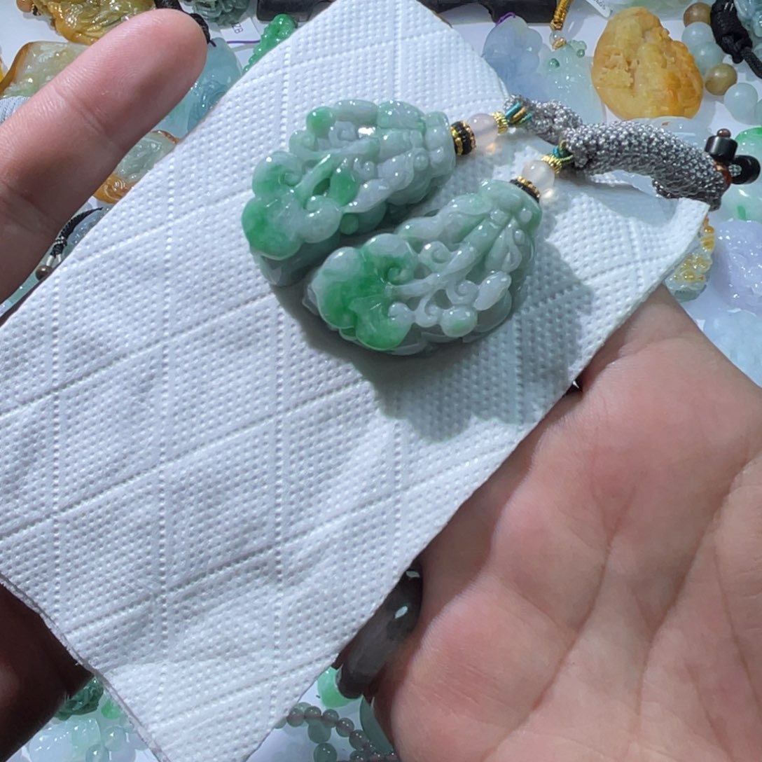 翡翠颈饰未镶嵌天然