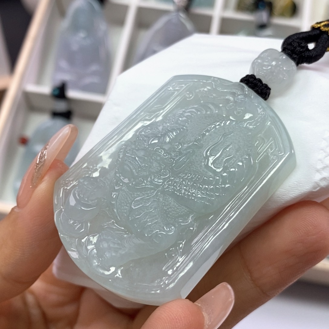 翡翠挂件未镶嵌翡翠