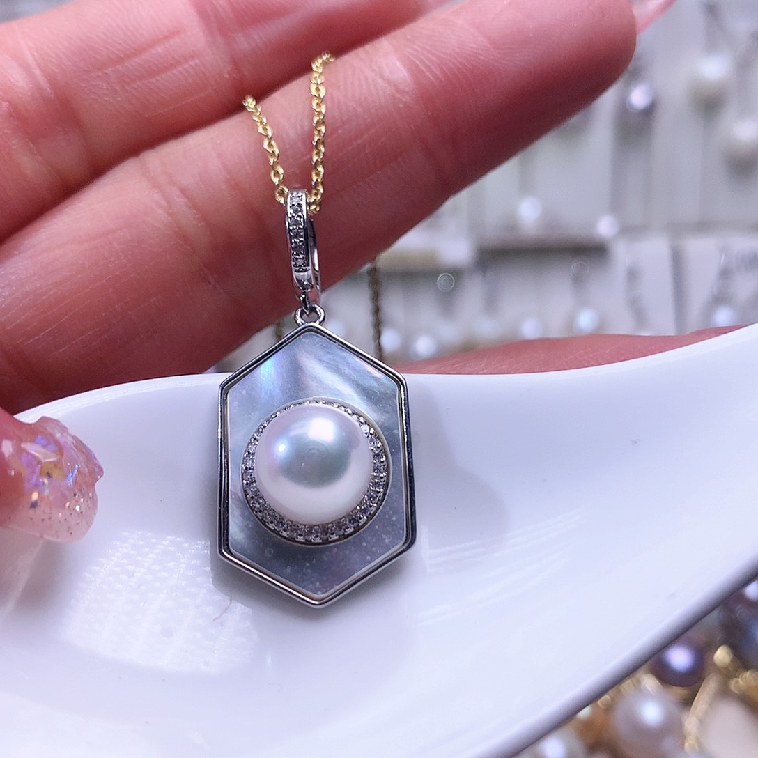 淡水珍珠吊坠(赠链)未镶嵌