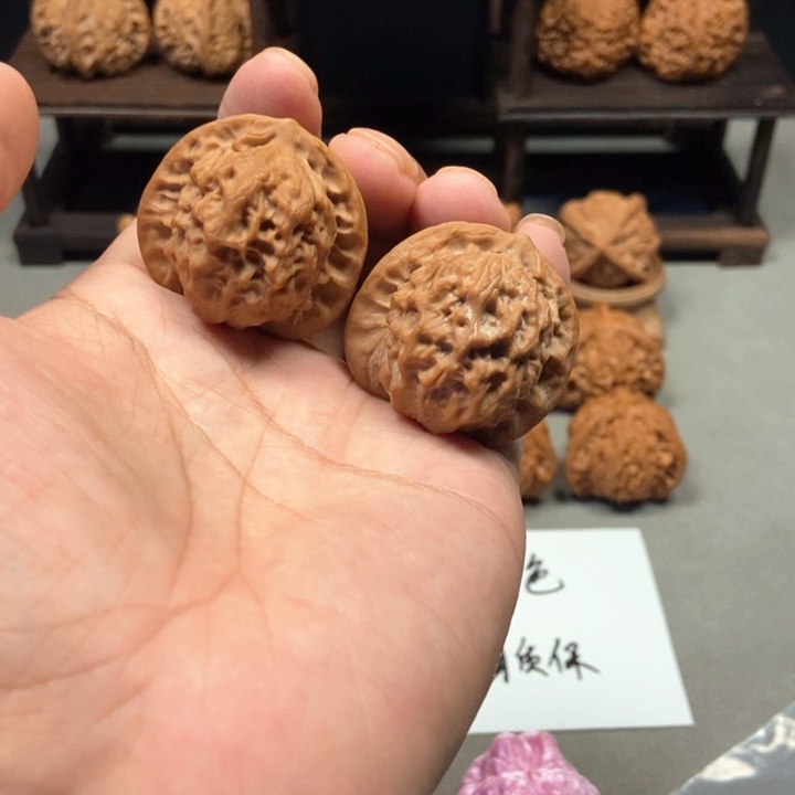 文玩核桃吊坠瓷娃娃