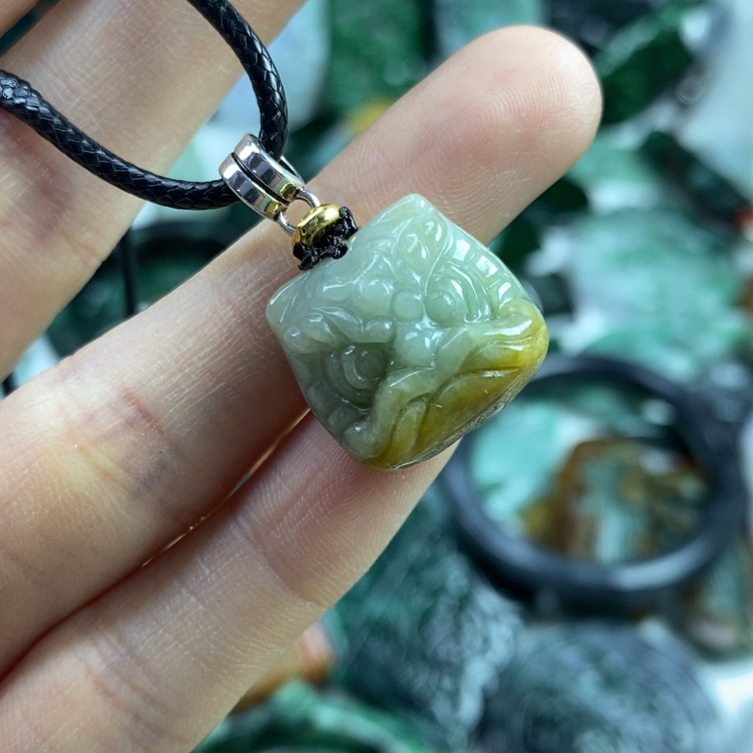 翡翠颈饰未镶嵌吊坠