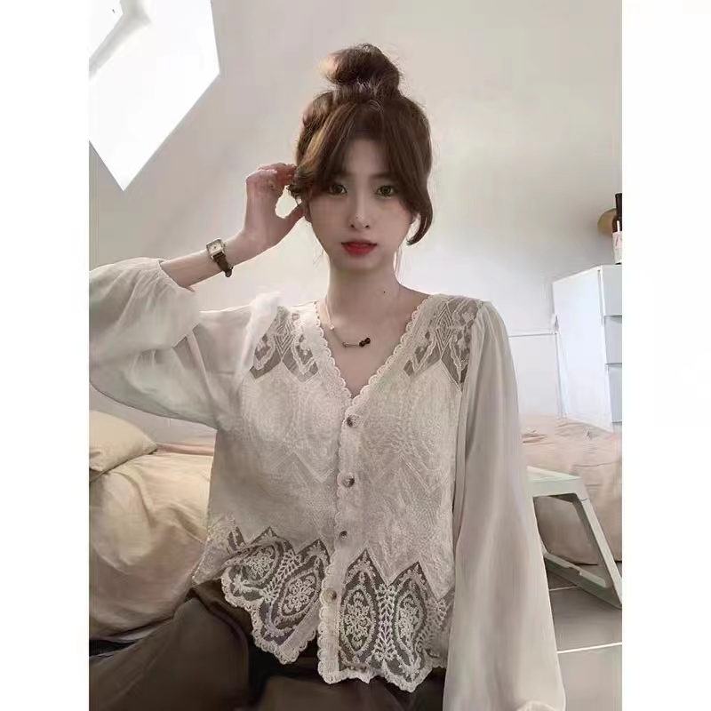 2025秋温柔风小提花拼接镂空遮肉蕾丝小衫女单排扣泡泡袖衬衣2008