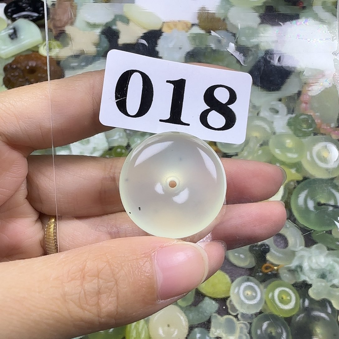 蛇纹石玉未镶嵌岫玉吊坠