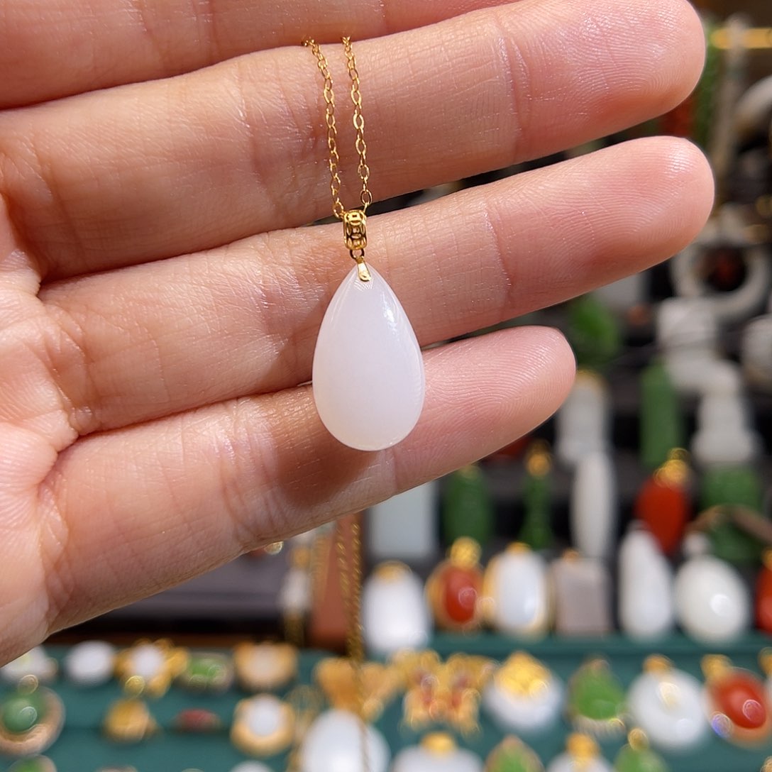 和田玉挂件18K金镶嵌