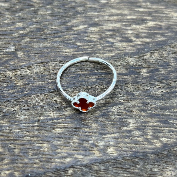 1153-银饰配玛瑙四叶草戒指可调节