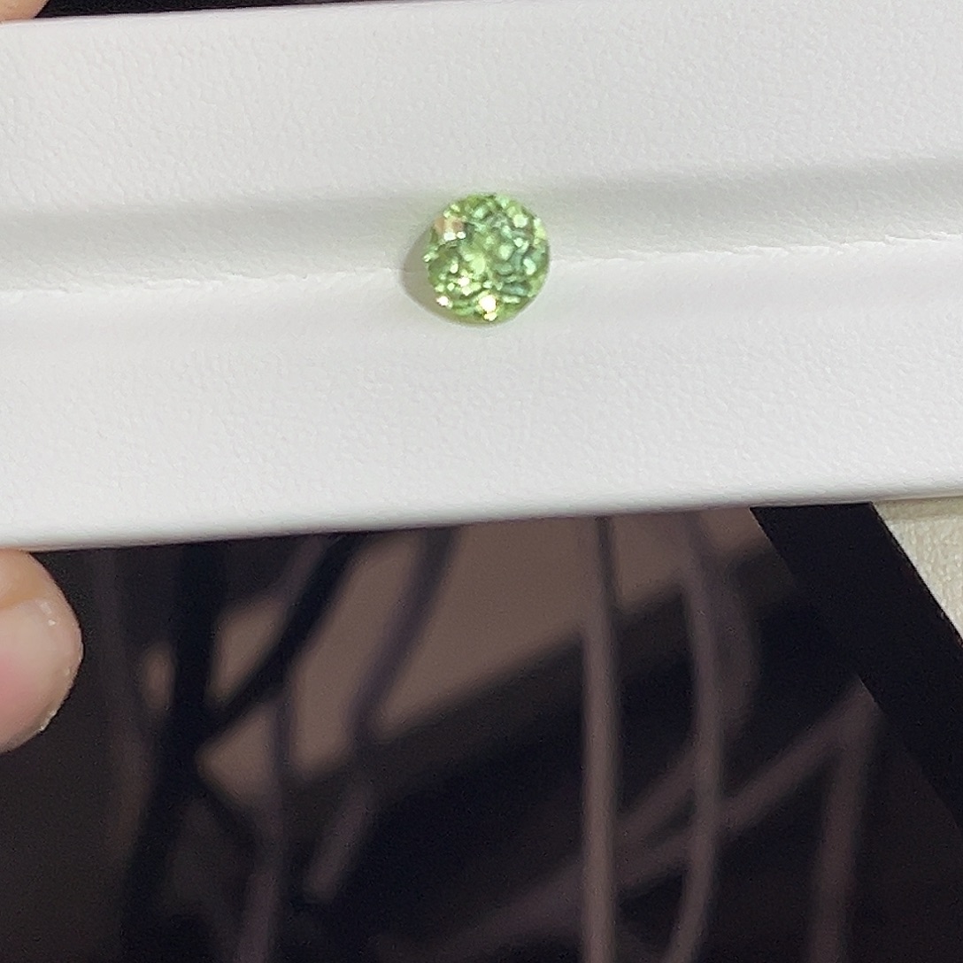 橄榄石未镶嵌笔搁裸石1.82克拉