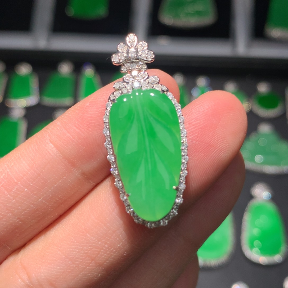 翡翠颈饰18K金镶嵌翡翠