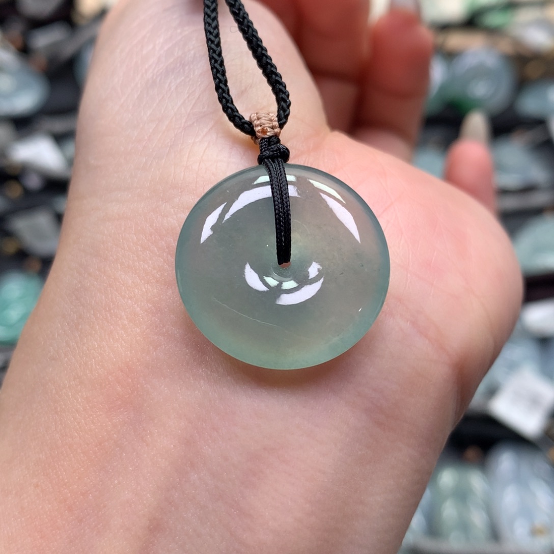 翡翠颈饰未镶嵌扣子