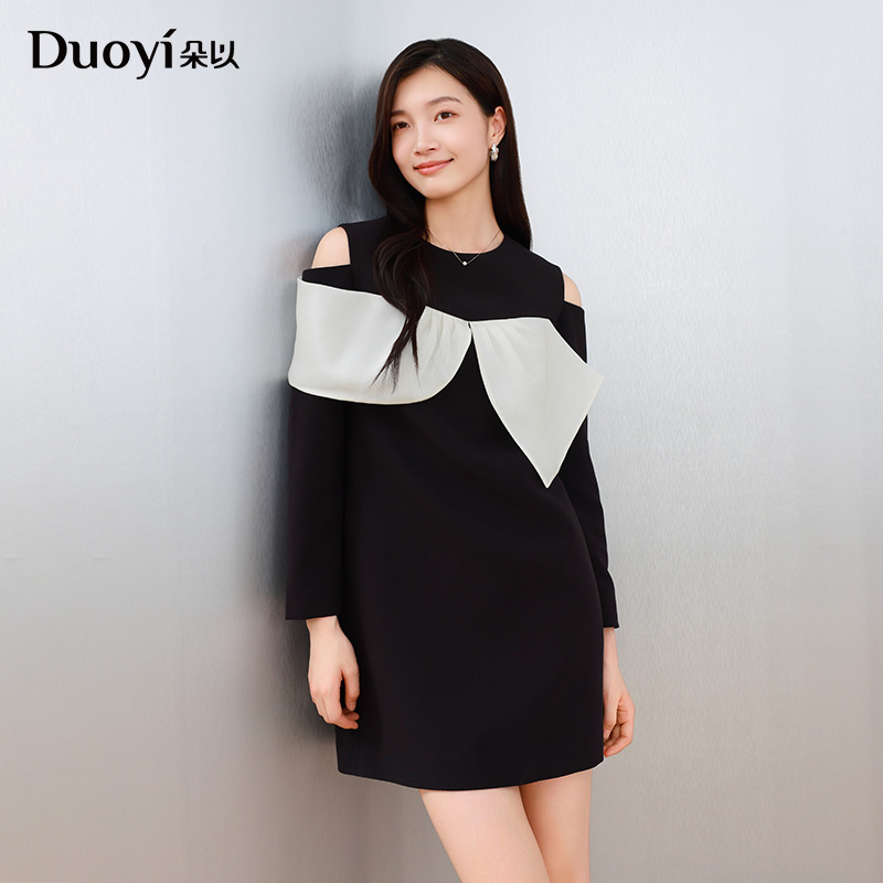 朵以2026春季新款法式名媛风小黑裙露肩蝴蝶结连衣裙40DC849051