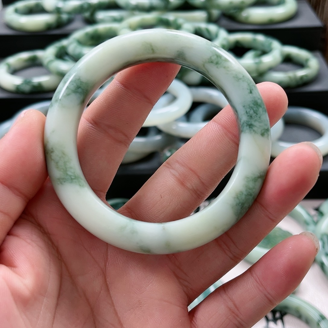 【闪购商品】未镶嵌透闪石-蛇纹石玉手镯了*
