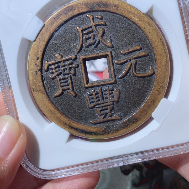 铜现代工艺品钱钱