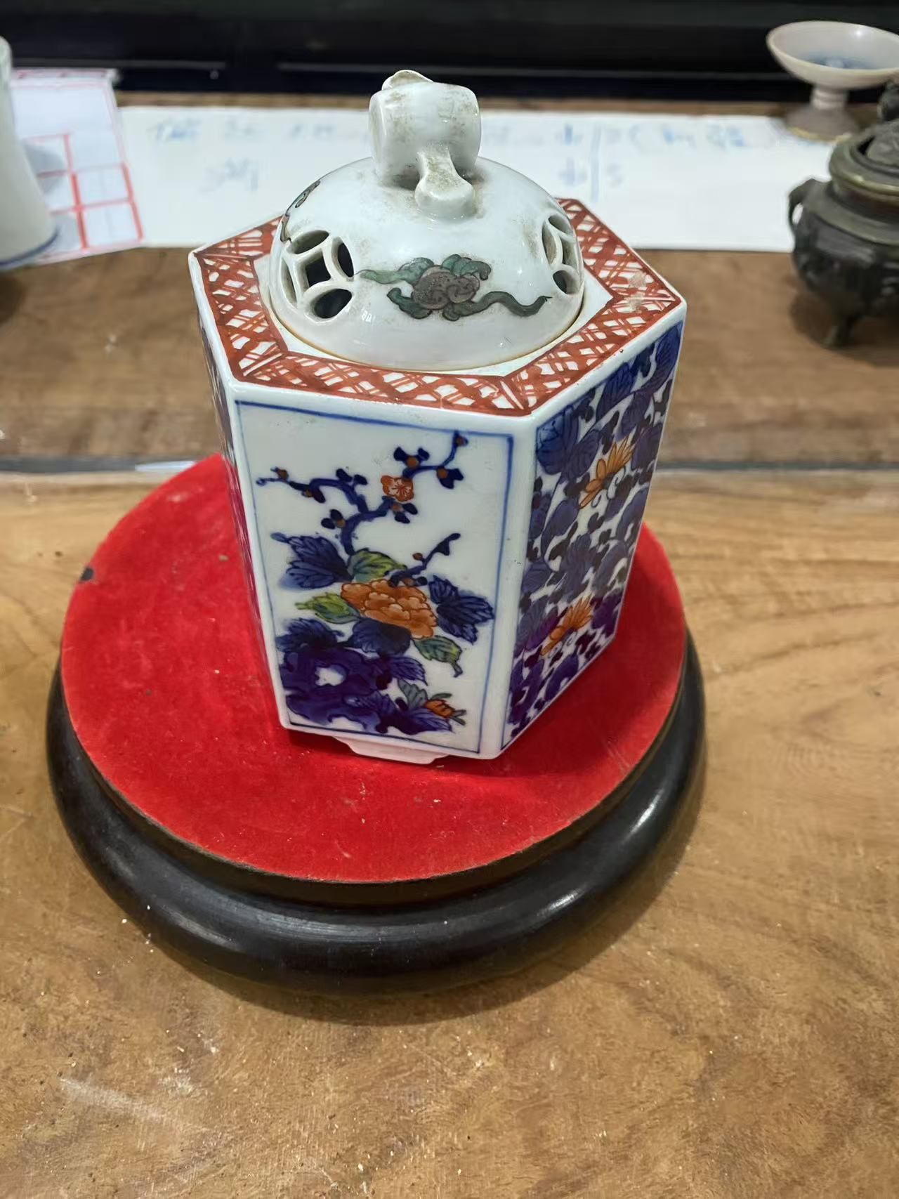 复古青花玲珑雕花瓷香炉