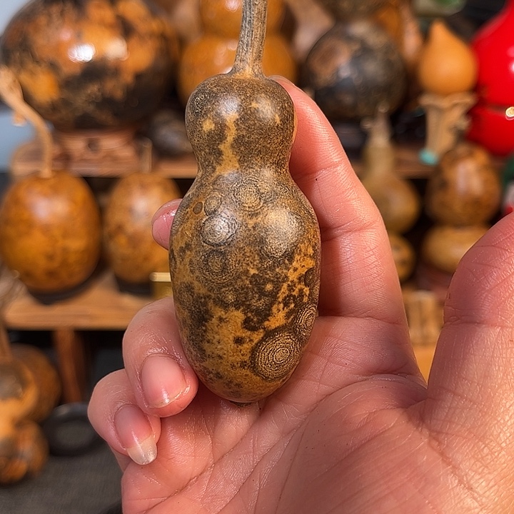 米***果瓶子老钱风。       