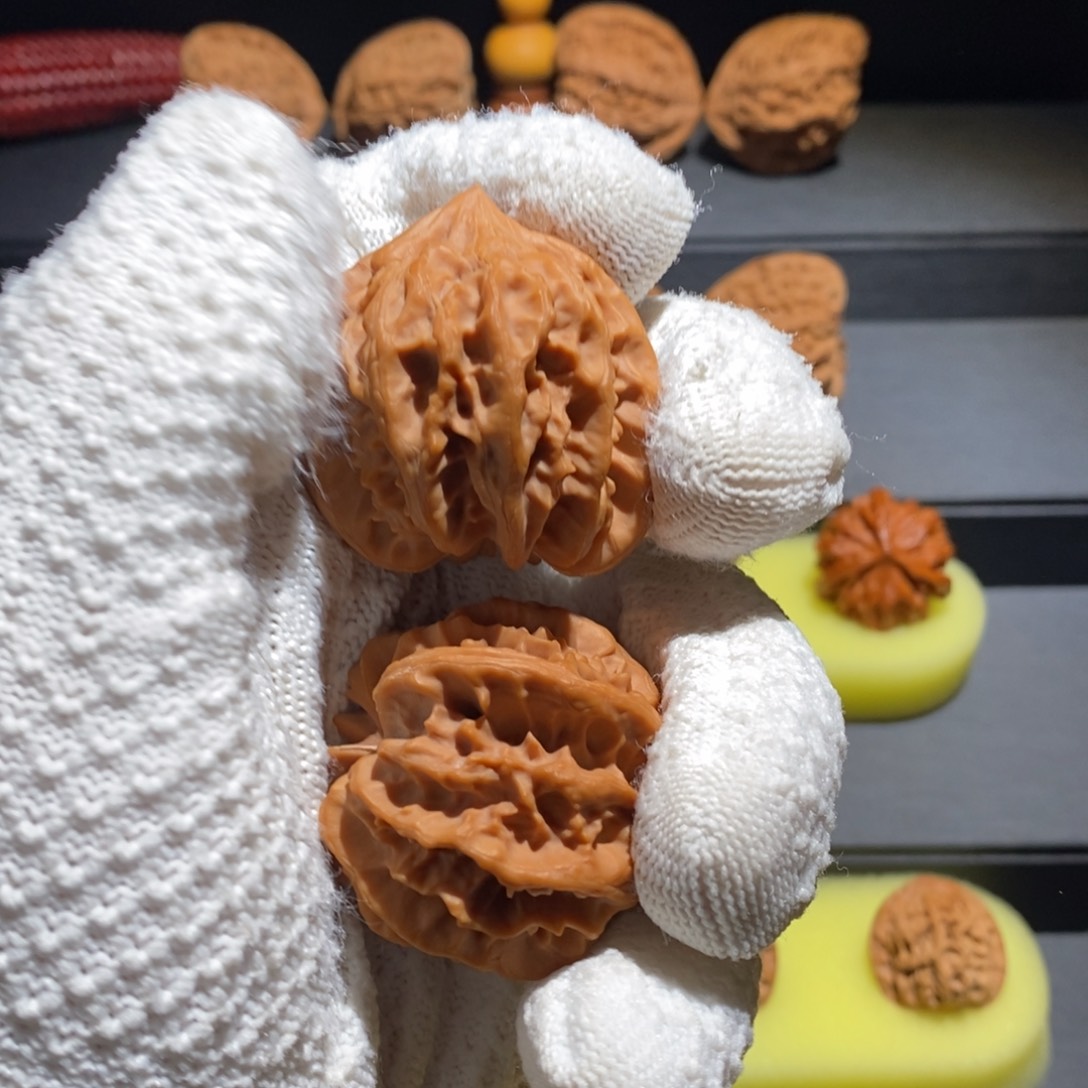 文玩核桃吊坠大龙