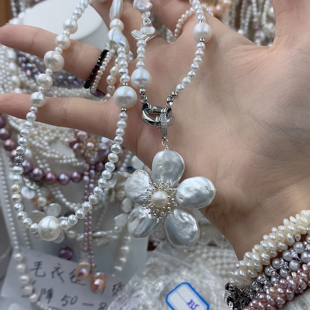 凤***店淡水珍珠银S925镶嵌耳饰