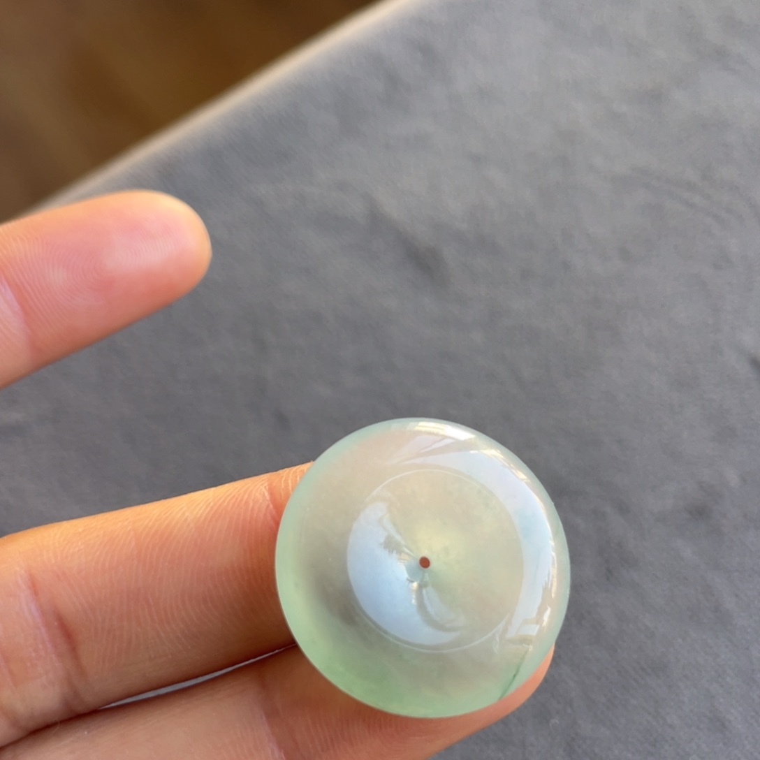 翡翠未镶嵌颈饰晴绿