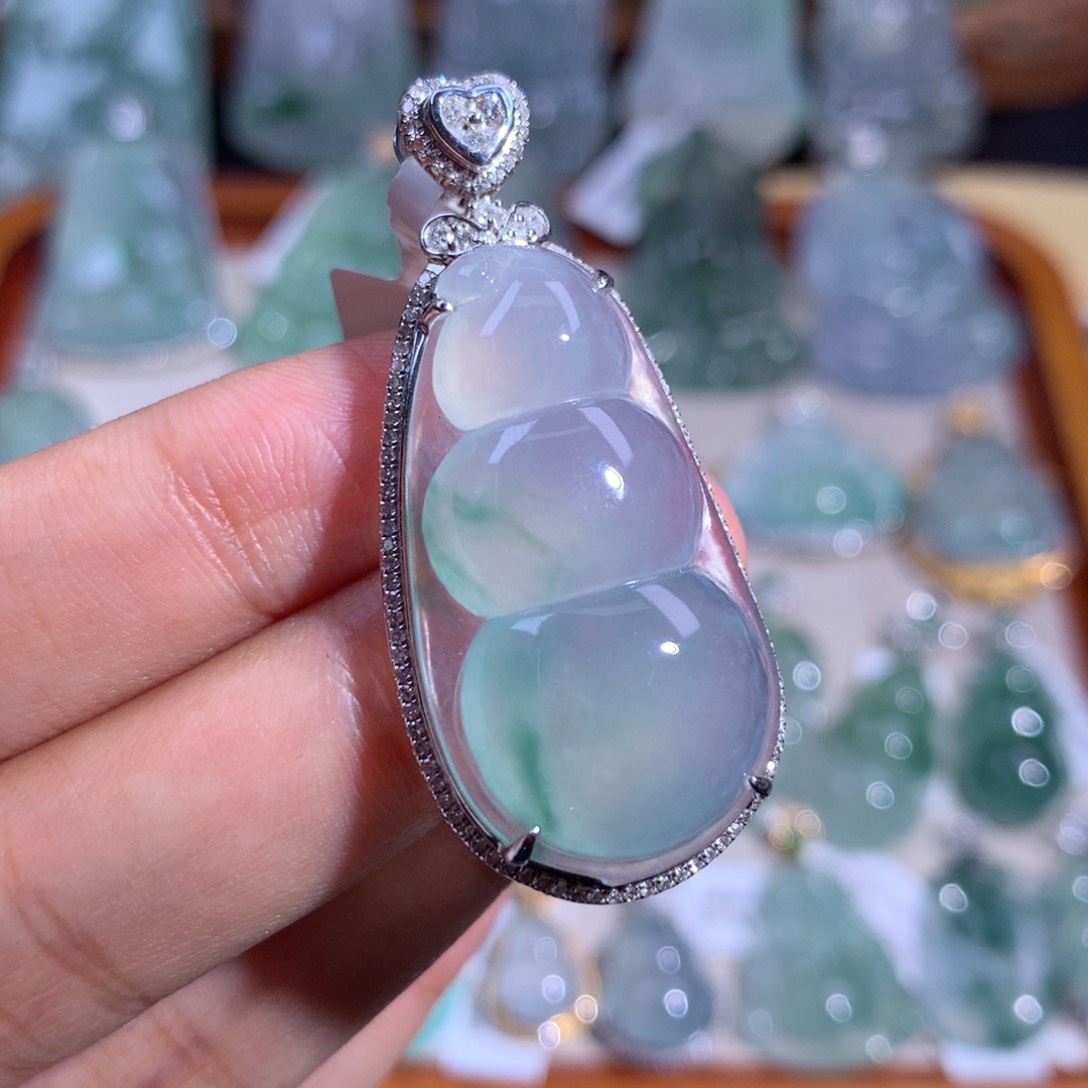 翡翠颈饰18K金镶嵌大福豆