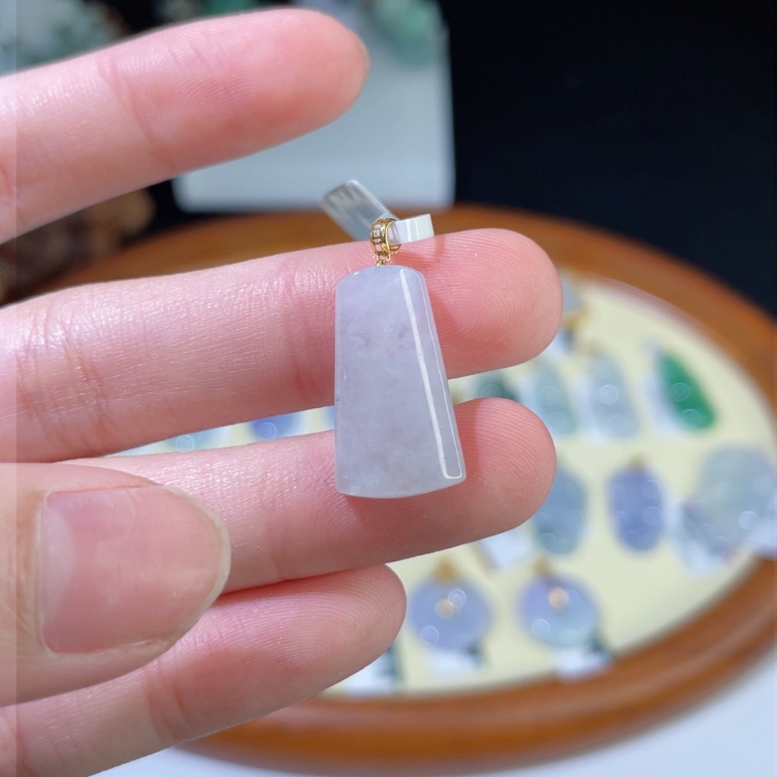 翡翠颈饰18K金镶嵌翡翠