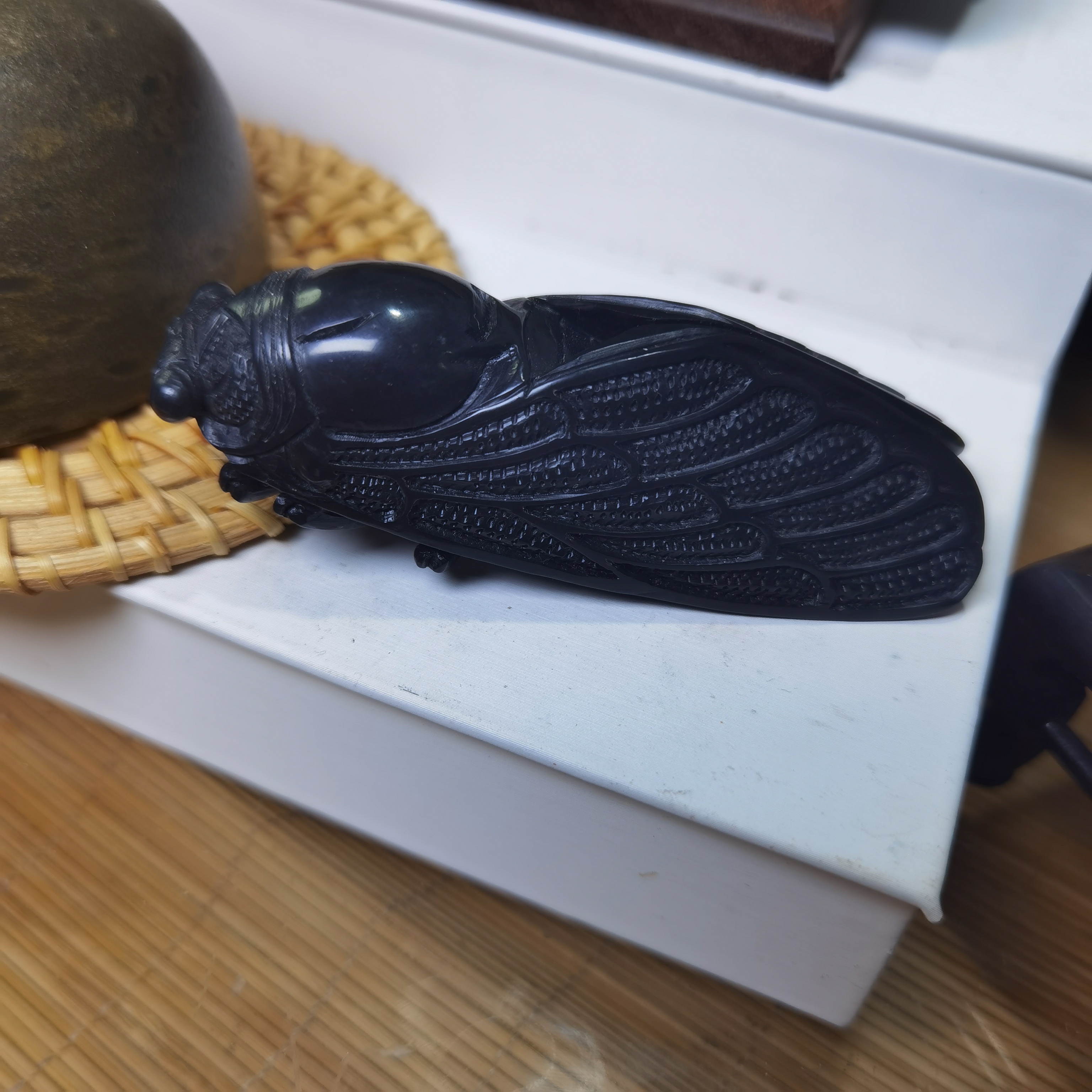 莱州玉雕—黑毛公石一鸣惊人手把件