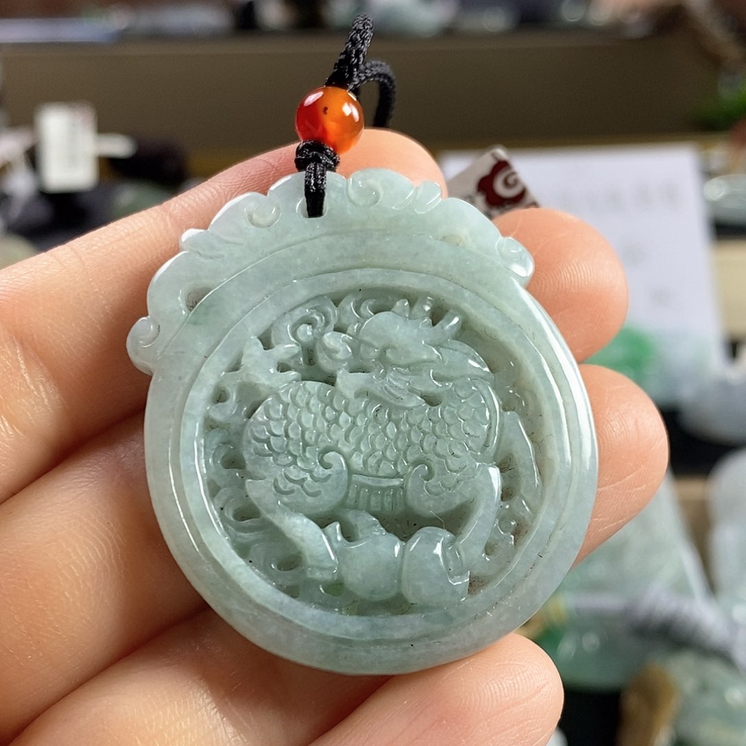 翡翠未镶嵌颈饰无***念吊坠