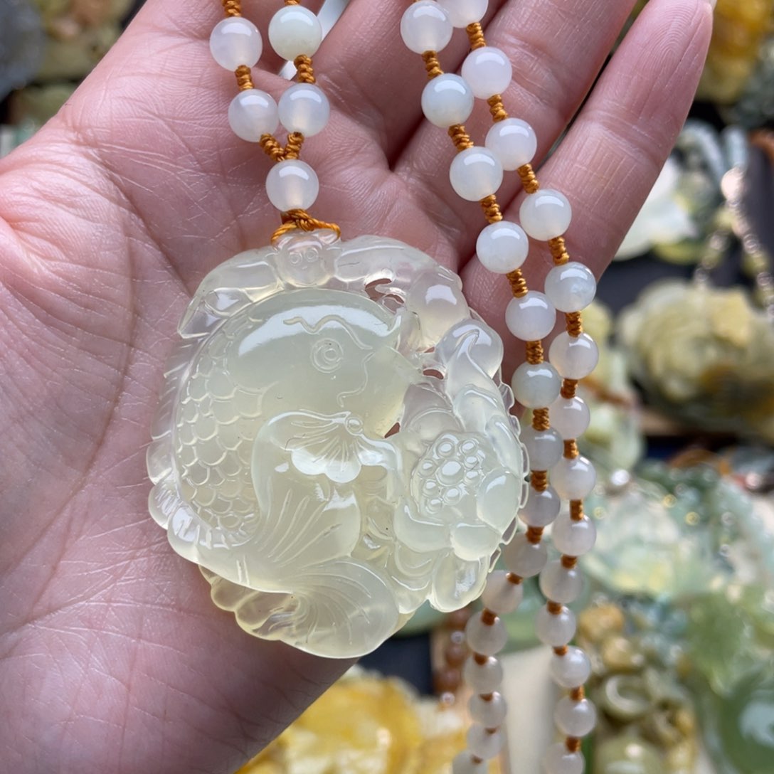 蛇纹石玉颈饰未镶嵌