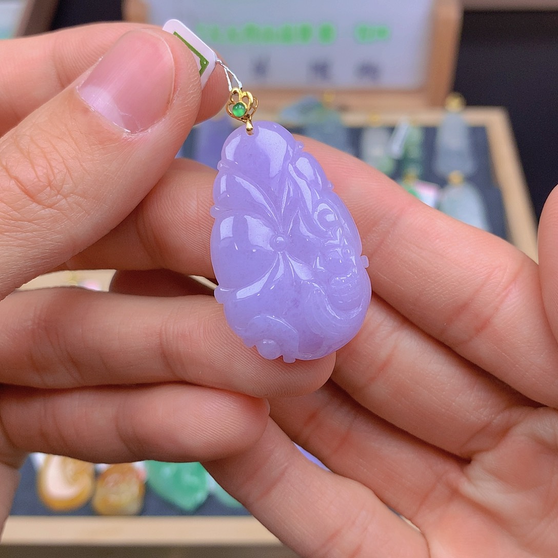 翡翠颈饰18K金镶嵌翡翠