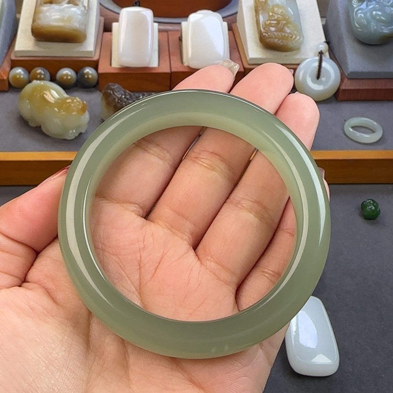 【闪购商品】和田玉手镯未镶嵌忘***线