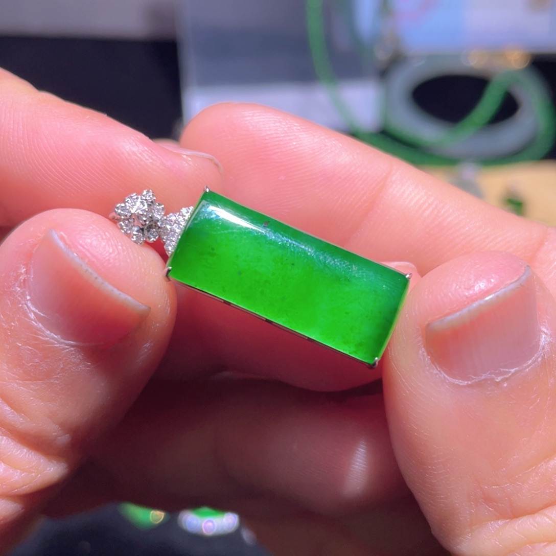 翡翠颈饰18K金镶嵌翡翠