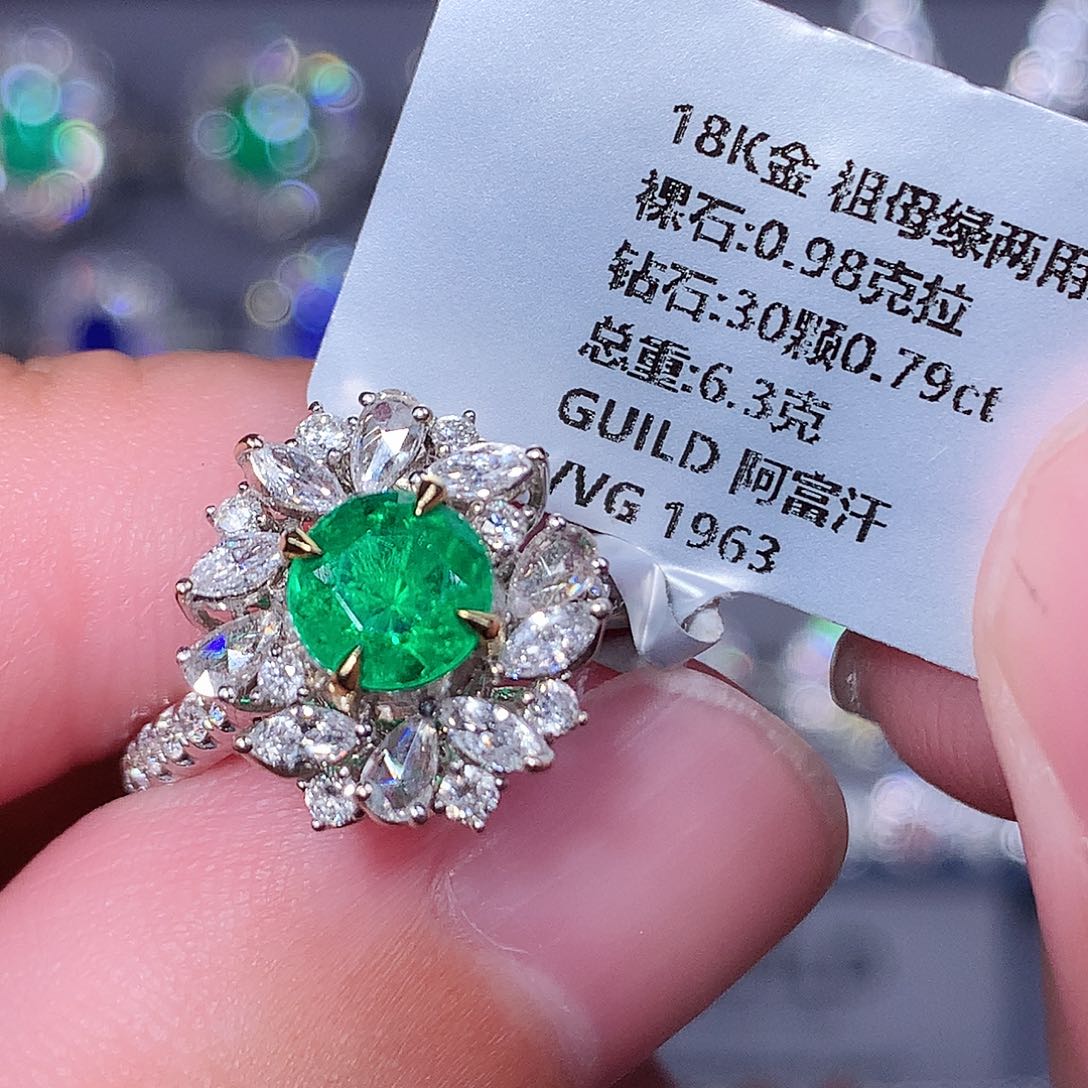 祖母绿戒指18K金镶嵌