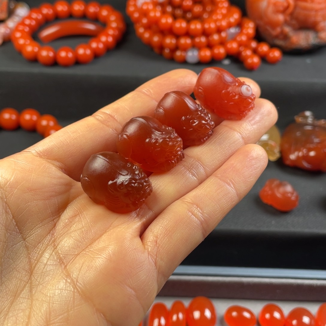 南红玛瑙天然原矿杨柳冰粉爱心未镶嵌玉*人