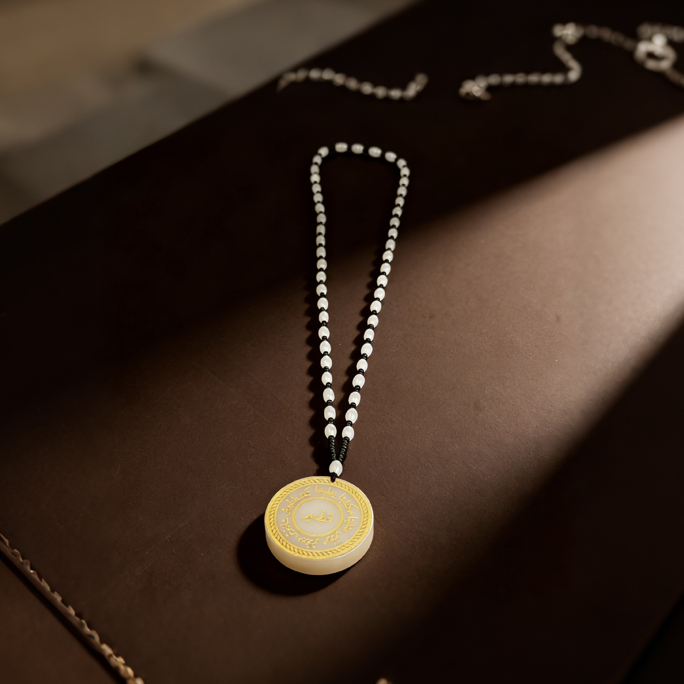 非金属合成锆石吊坠 白色链子项链七人一狗圆形高品质吊坠饰品