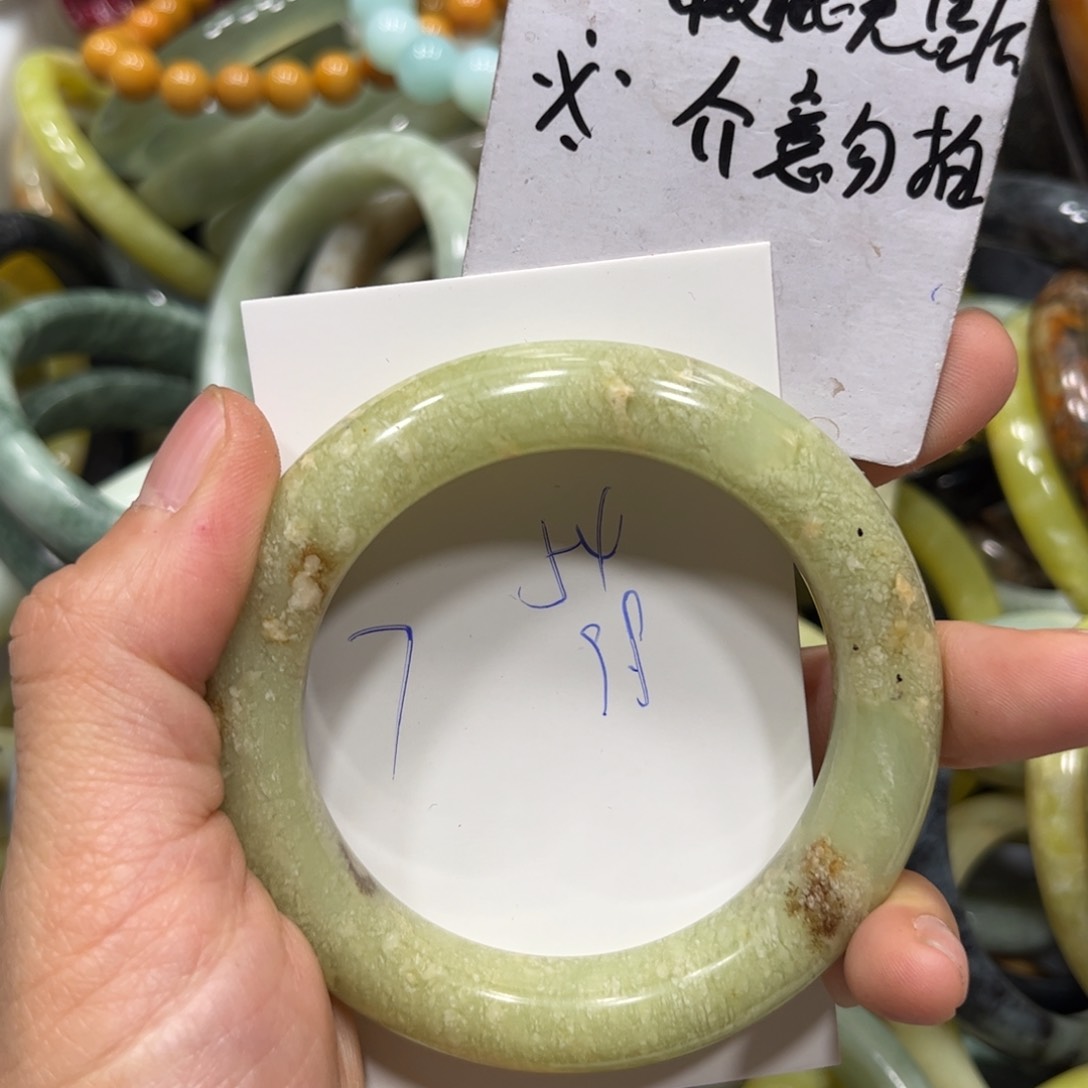 蛇纹石玉手镯未镶嵌